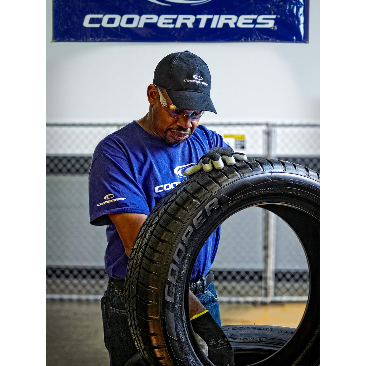 All-Season 205/75R15 97T Tire T329146